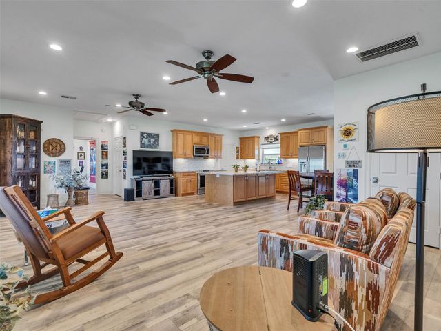 7502 E Wallisville Road, Baytown, TX 77521