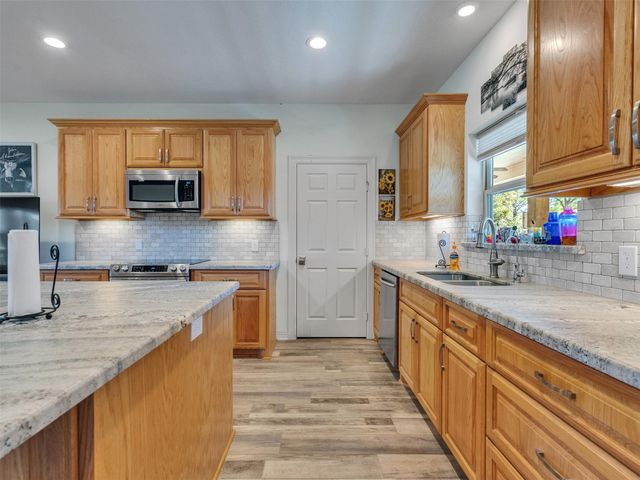 7502 E Wallisville Road, Baytown, TX 77521