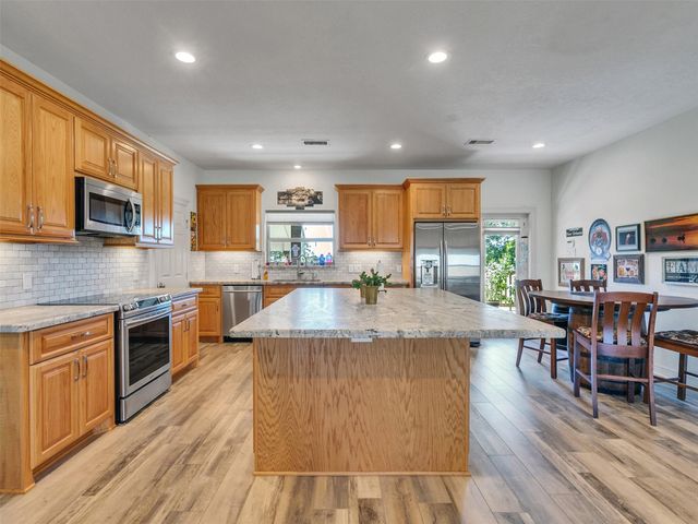 7502 E Wallisville Road, Baytown, TX 77521