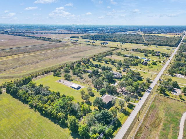 7502 E Wallisville Road, Baytown, TX 77521