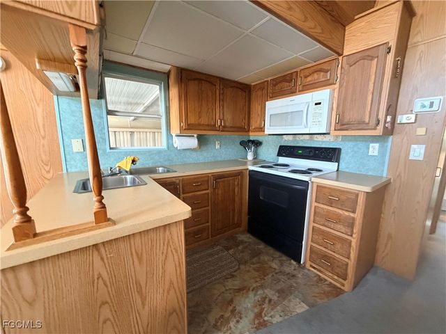 318 Fountain View BLVD, North Fort Myers, FL 33903