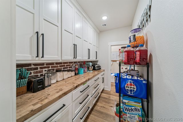 900 N 4389 Lane, Pryor, OK 74361