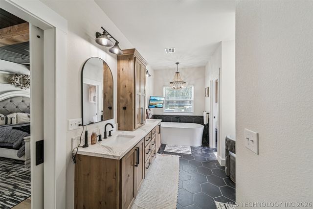 900 N 4389 Lane, Pryor, OK 74361