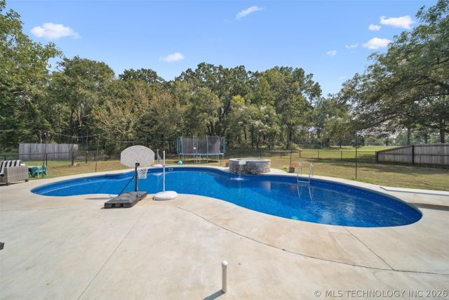 900 N 4389 Lane, Pryor, OK 74361