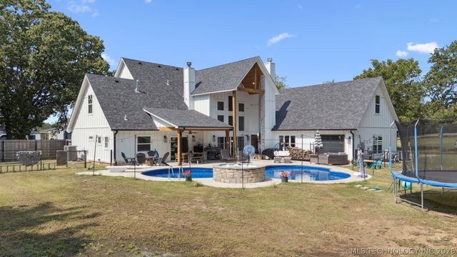 900 N 4389 Lane, Pryor, OK 74361