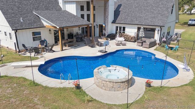 900 N 4389 Lane, Pryor, OK 74361