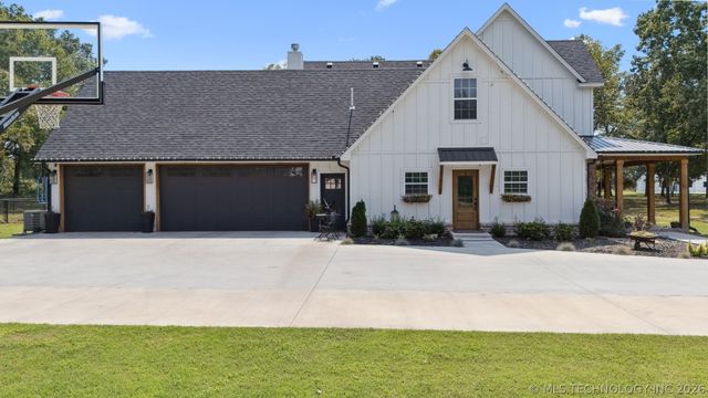 900 N 4389 Lane, Pryor, OK 74361