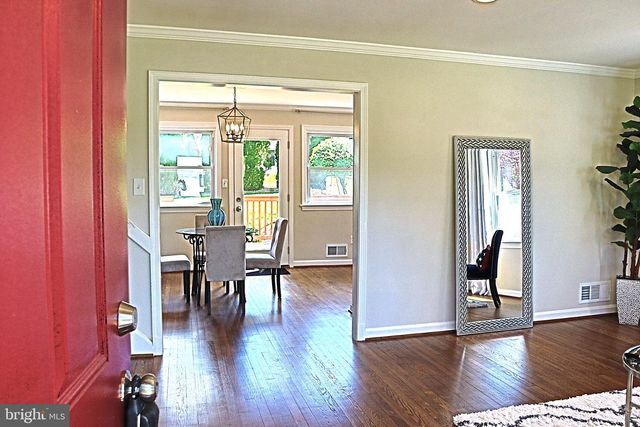 711 WOODBURN RD, Rockville, MD 20851