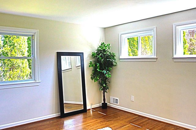 711 WOODBURN RD, Rockville, MD 20851