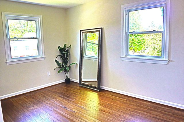 711 WOODBURN RD, Rockville, MD 20851