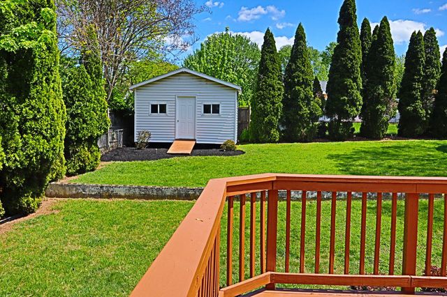 711 WOODBURN RD, Rockville, MD 20851