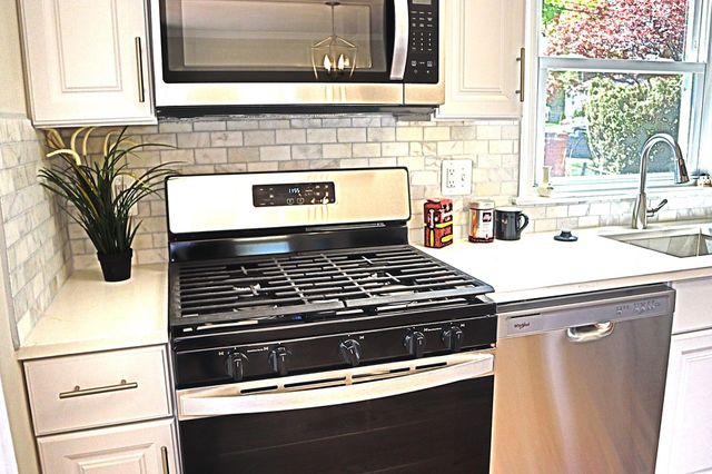 711 WOODBURN RD, Rockville, MD 20851