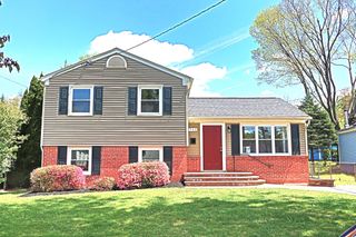 711 WOODBURN RD, Rockville, MD 20851