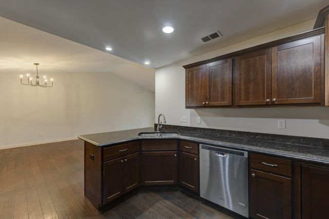 802 Veterans Lane, Crown Point, IN 46307