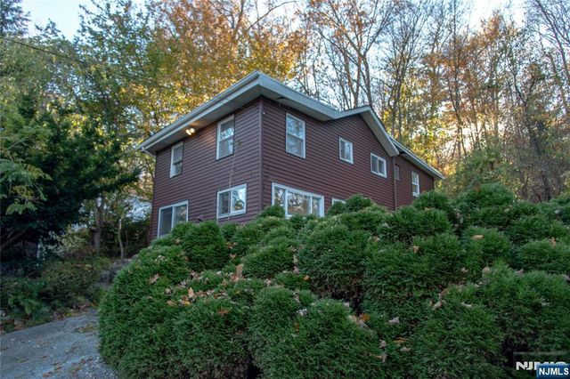 18 Decker Pond Road, Sussex, NJ 07461