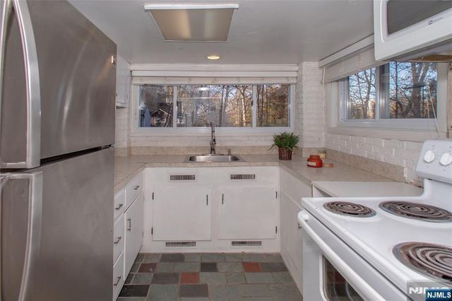 18 Decker Pond Road, Sussex, NJ 07461