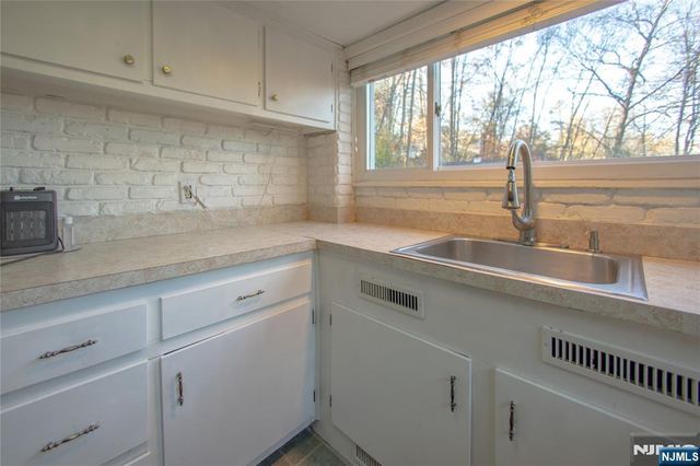 18 Decker Pond Road, Sussex, NJ 07461