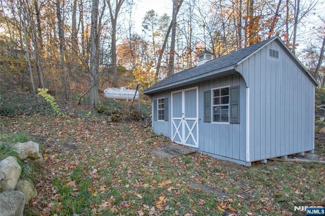 18 Decker Pond Road, Sussex, NJ 07461