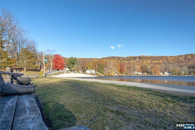 18 Decker Pond Road, Sussex, NJ 07461