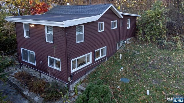 18 Decker Pond Road, Sussex, NJ 07461