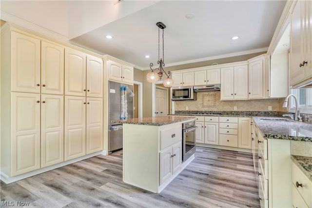 3790 Woodleigh Avenue NW, Canton, OH 44718