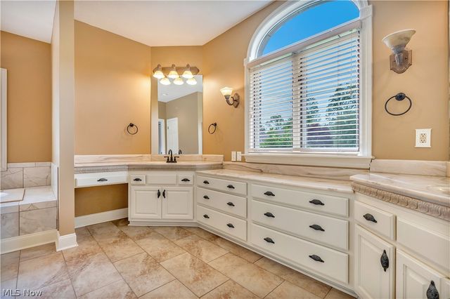 3790 Woodleigh Avenue NW, Canton, OH 44718