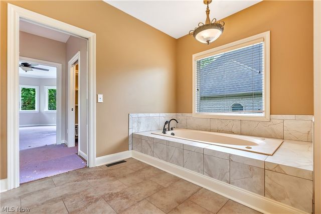 3790 Woodleigh Avenue NW, Canton, OH 44718