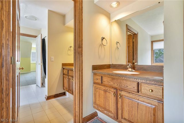 3790 Woodleigh Avenue NW, Canton, OH 44718