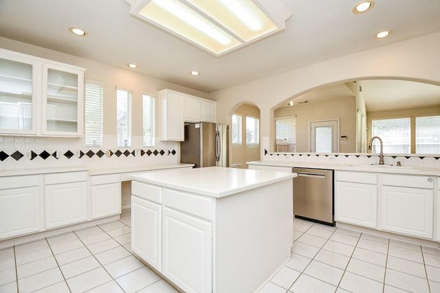 5718 Sapphire Bay Court, Sugar Land, TX 77479