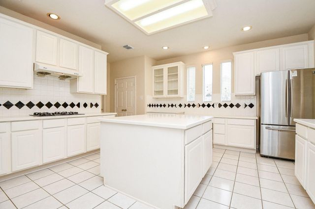 5718 Sapphire Bay Court, Sugar Land, TX 77479