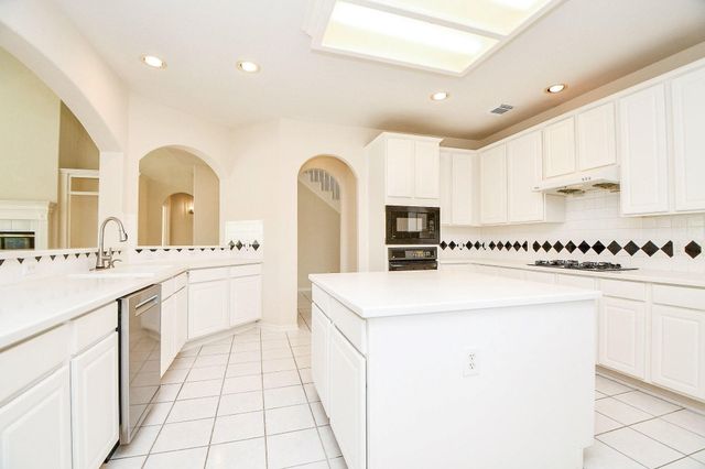 5718 Sapphire Bay Court, Sugar Land, TX 77479