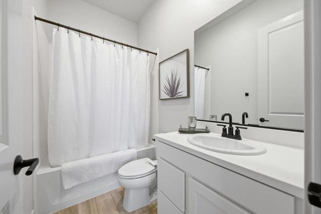283 Vienna Way, Hollister, CA 95023