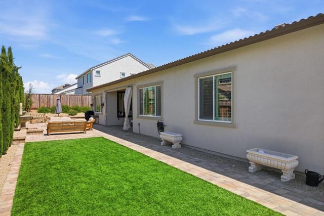 283 Vienna Way, Hollister, CA 95023