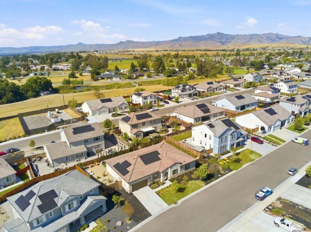 283 Vienna Way, Hollister, CA 95023