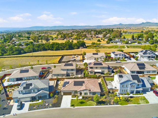 283 Vienna Way, Hollister, CA 95023