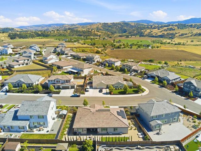 283 Vienna Way, Hollister, CA 95023