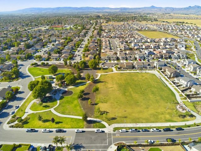 283 Vienna Way, Hollister, CA 95023