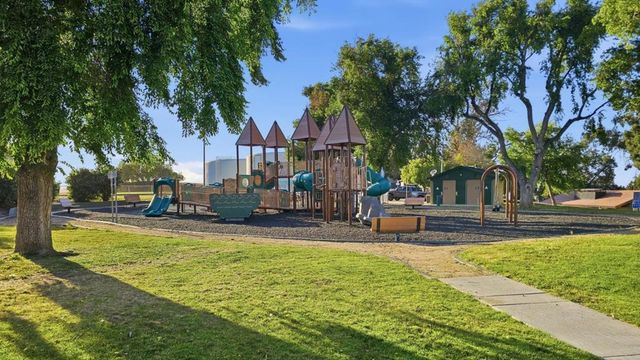 283 Vienna Way, Hollister, CA 95023