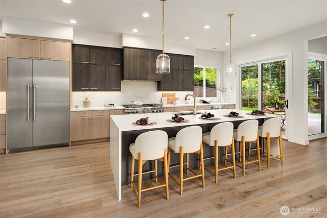 16390 NE 1st Street, Bellevue, WA 98008