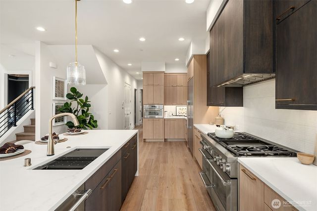 16390 NE 1st Street, Bellevue, WA 98008