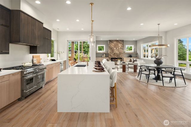 16390 NE 1st Street, Bellevue, WA 98008
