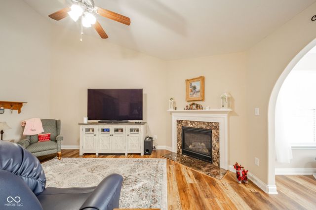 541 Greenwood Trace Drive, Whiteland, IN 46184