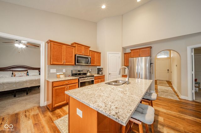 541 Greenwood Trace Drive, Whiteland, IN 46184