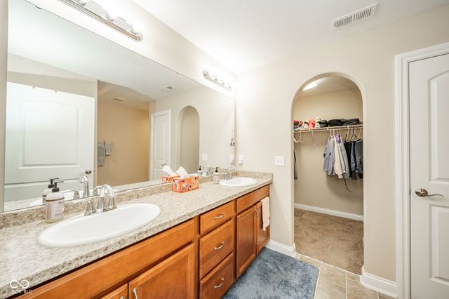 541 Greenwood Trace Drive, Whiteland, IN 46184