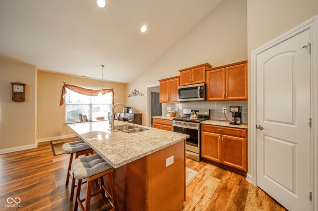 541 Greenwood Trace Drive, Whiteland, IN 46184