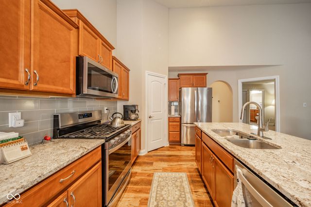 541 Greenwood Trace Drive, Whiteland, IN 46184