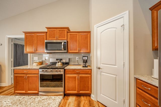 541 Greenwood Trace Drive, Whiteland, IN 46184