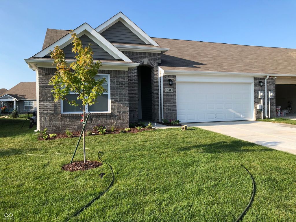 541 Greenwood Trace Drive, Whiteland, IN 46184