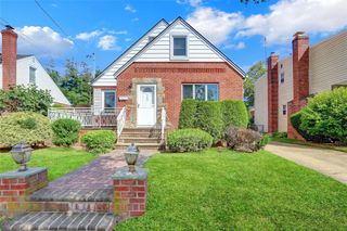 142 Kamda Boulevard, New Hyde Park, NY 11040