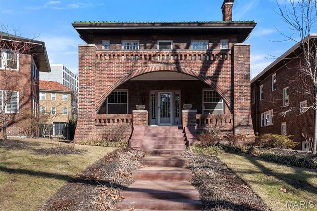 7721 Country Club Court, Clayton, MO 63105